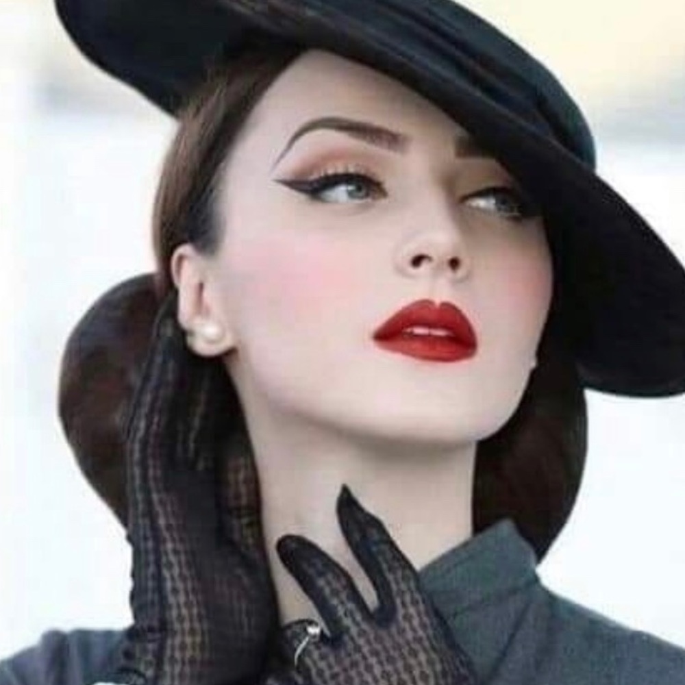 Meet your Posher, Anna